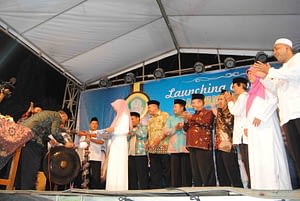 Pemukulan Gong Tanda Peresmian Launching